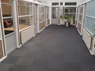 Fabriks bygning m2 350 kr kvm/året