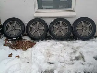 Alufælge med rigtig gode dæk.