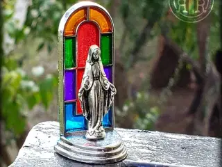 * Lille Jomfru Maria-figur - i zink