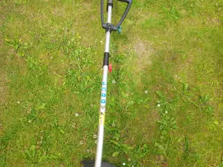Kanttrimmer, motorsav og hækkeklipper