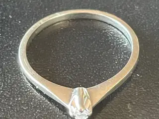 Diamant solitairering i 14 karat hvidguld