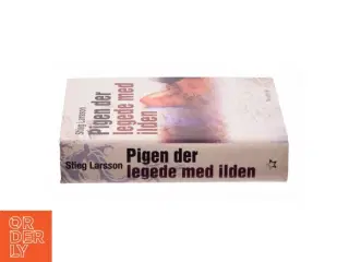 Pigen der legede med ilden af Stieg Larsson (Bog)