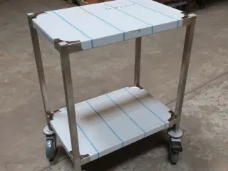 Kørebord 600x400 mm m/ vulstkant m/over og underhylde
