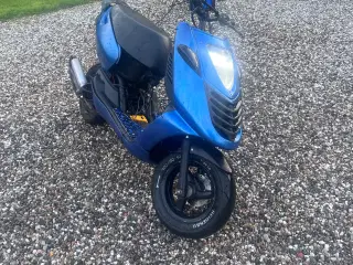 Aprilia sonic 2004