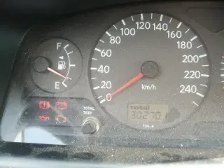 toyota avensis 1,8 årg 93