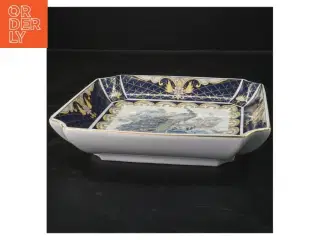 Porcelænsfad med påfuglemotiv (str. 20x20 cm)