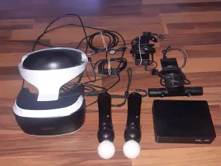 VR sæt med 2 move controllere. 