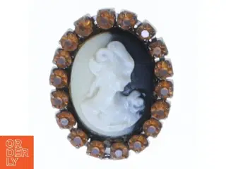 Kamee broche med brun stenramme (str. 3,5 cm)