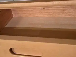 Rullebord med vinreol, skuffe og hylder