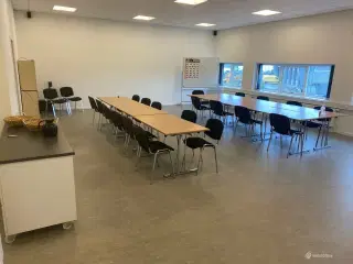 Mødelokale med central placering ved E20 på Sjælland med køkken
