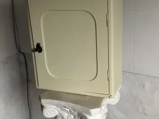 Vintage medicinskab i træ 