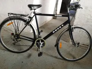 ROCKY ELEGANCE 28" 57cm 18 gear Og låse.