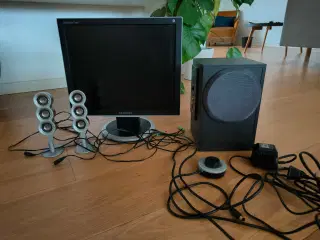 Samsung skærm og Creative I-Trigue højttalere 