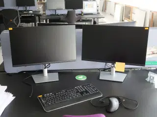 2 stk. computerskærme DELL, tastatur, mus