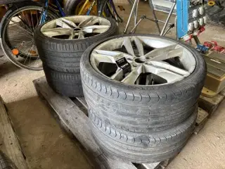 - - - Alufælge med dæk 19"