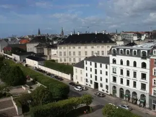 I Byens Bedste Baghus med rigtig kongelig nabo