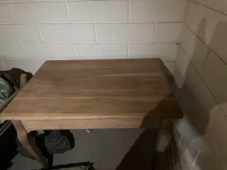 Spisebord i træ