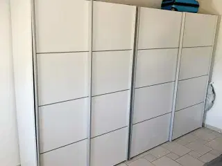 2 garderobeskabe fra IKEA bortgives