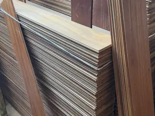 Teaktræ massiv gulv brædder ca. 350 stk. 