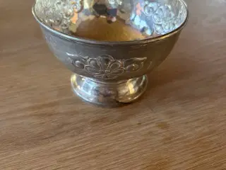 To tårnet sølvskål