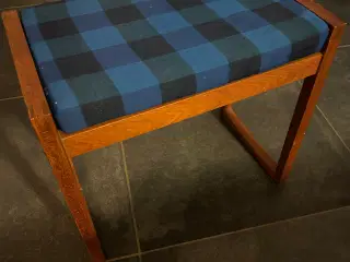 Teak skamler