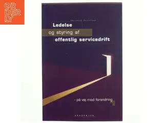 Ledelse og styring af offentlig servicedrift : på vej mod forandring af Christian Bertelsen (Bog)