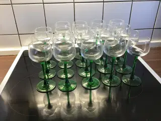 Retro glas med grøn fod