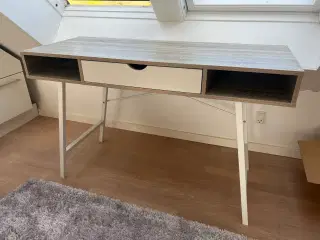 Skrivebord/makeup bord