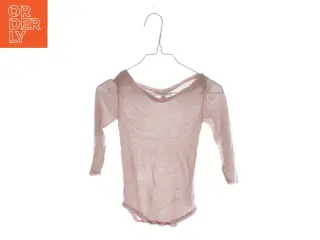 Langærmet bodystocking af 20% kashmir og 80% bamboo (Str. 9-12 mdr)