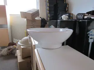 FRITSTÅENDE VASK NY