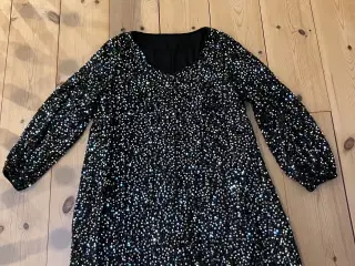 Sort kjole med pailletter