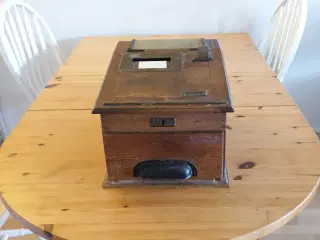 Træpengekasse gl SE 2 fotos Byd gerne