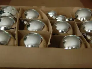 Retro Julekugler og hjerter.