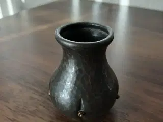 Vase, tin