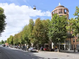 Parkering i P-kælder til leje/ køb på Dr. Priemes Vej 14. Frederiksberg C