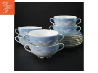 Blå og hvide suppekopper med undertallerkener, mågestellet (str. 6 kopper. ø. 12 cm. 6 undertallerkener. ø. 18 cm) fra B&G