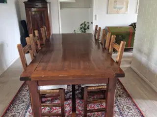 Spisebord + 6 stole