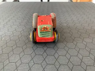 Traktor i træ fængselsarbejde 