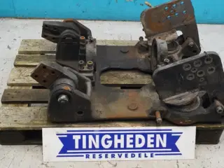 Valtra T213 Forbro / Affjedring