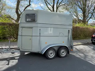 Hestetrailer to heste
