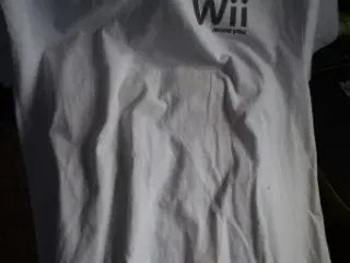 Wii T-shirt  og polstr m str. 40 
