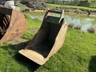 - - - Skovl