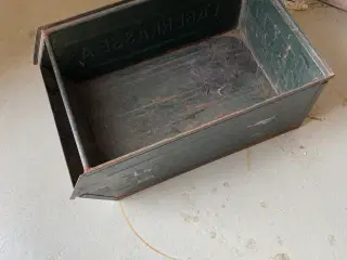 Stor Metal værksteds kasse med patina 