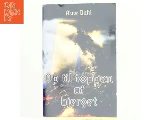 Op til toppen af bjerget af Arne Dahl (f. 1963) (Bog)
