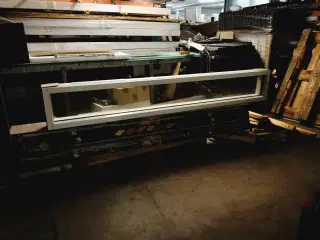 NY LANG LAV TRÆ/ALU VINDUE 220,3X32,3 KR. 1600
