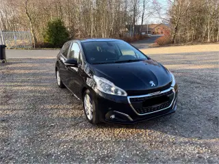 Peugeot 208 Signature Sky