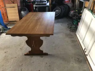 Spisebord med plader