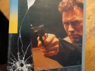 Dirty Harry Går Amok på video 