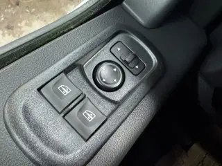 Nissan Interstar 2,3 dCi 150 L2H2 N-Connecta Van