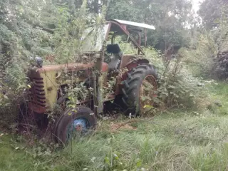 Traktor IH 275b